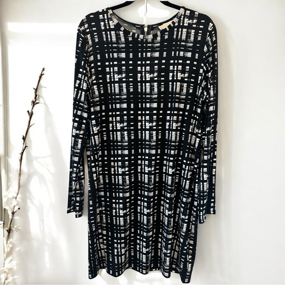MICHAEL Michael Kors Black and White Patterned Long Sleeve Midi Dress - Picture 2 of 8